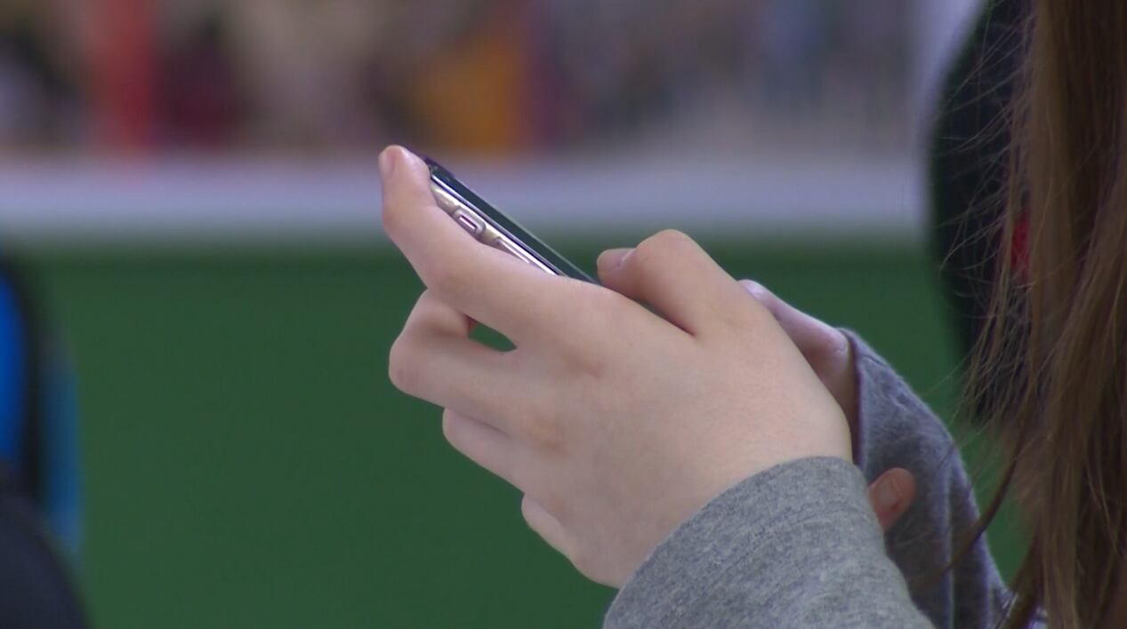 High school bans use of phones next academic year to address student mental health concerns - Vimarsana News
